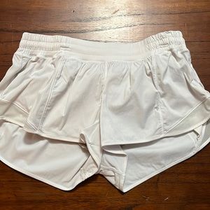 white lululemon 2.5 hotty hot shorts